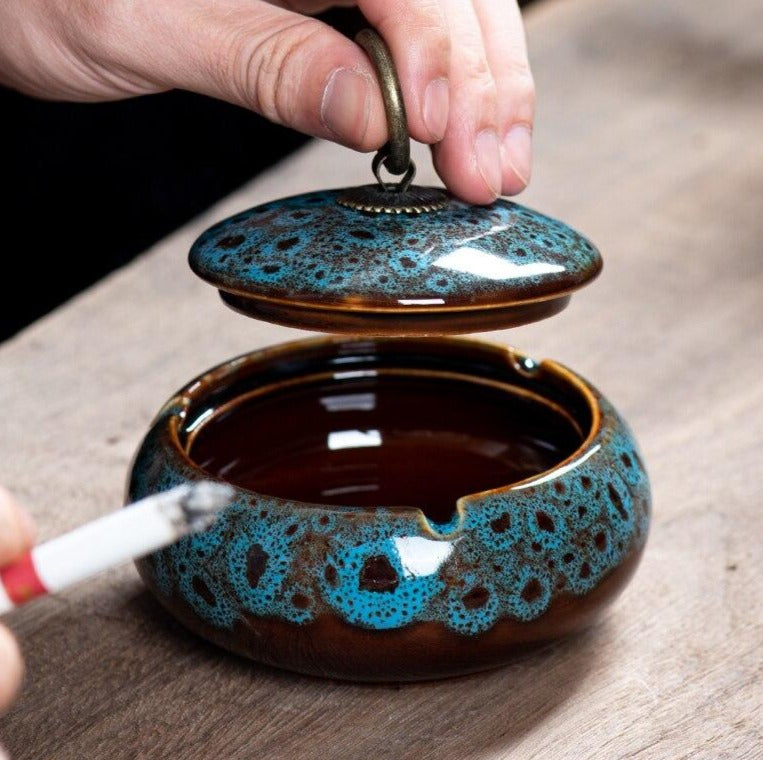 cendrier coloré fermé