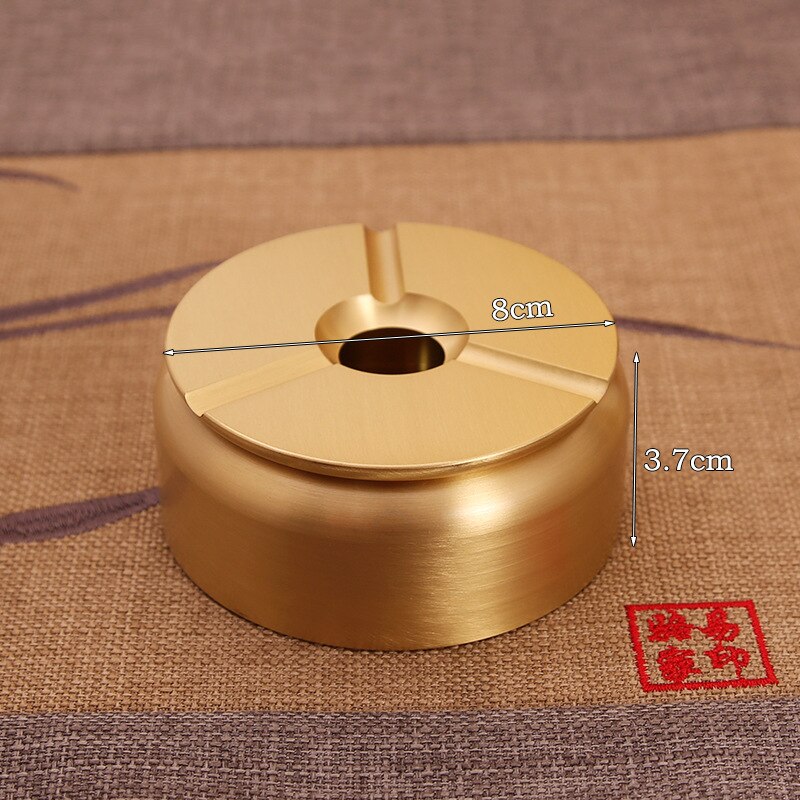 cendrier en laiton avec un couvercle