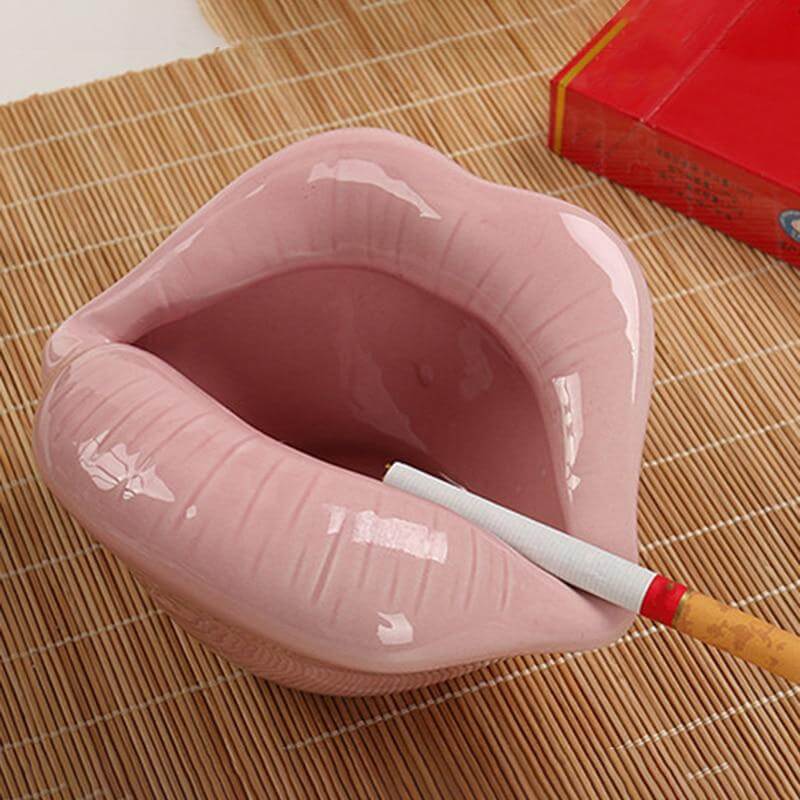 Cendrier original en forme de bouche