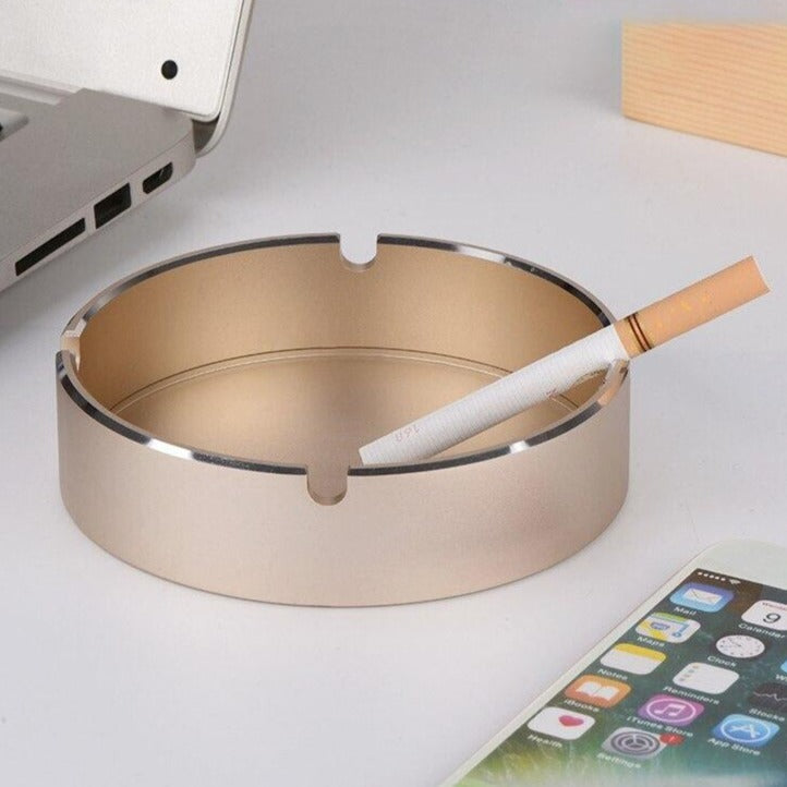 Cendrier design en aluminium, forme épurée